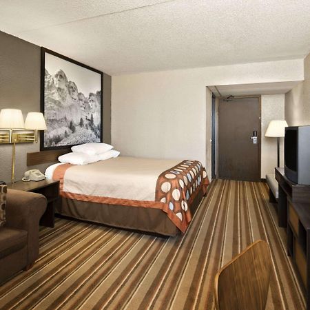 ซูเปอร์ 8 บาย วินด์แฮม เรดฟิลด์ Hotel Redfield ภายนอก รูปภาพ