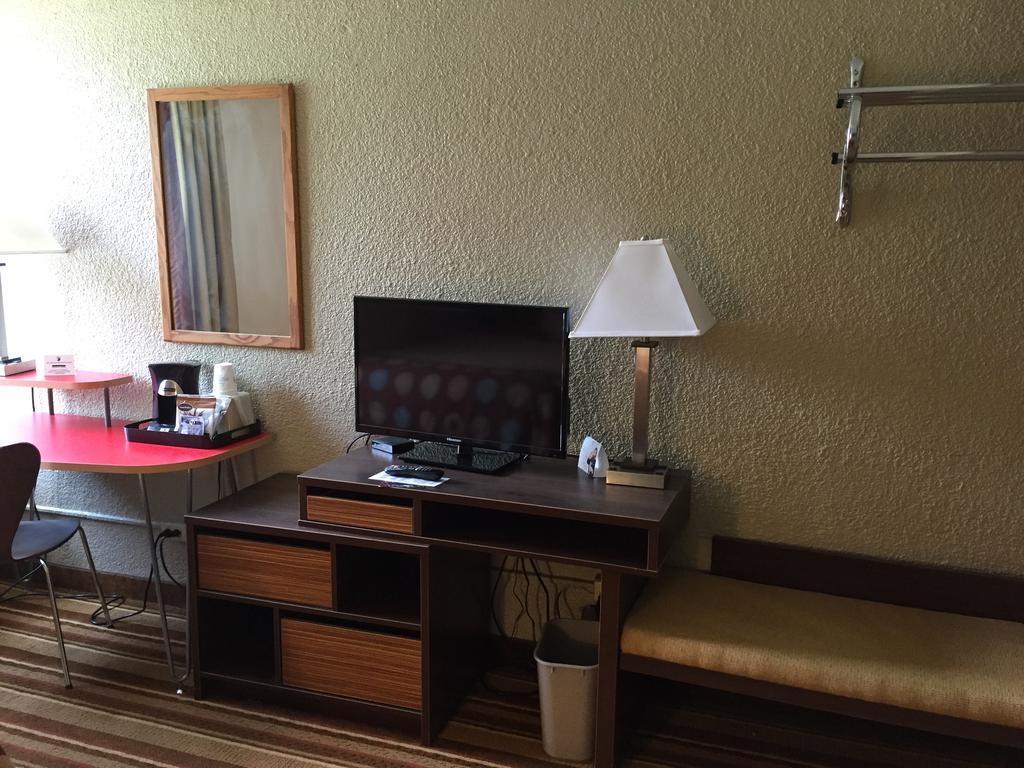 ซูเปอร์ 8 บาย วินด์แฮม เรดฟิลด์ Hotel Redfield ภายนอก รูปภาพ