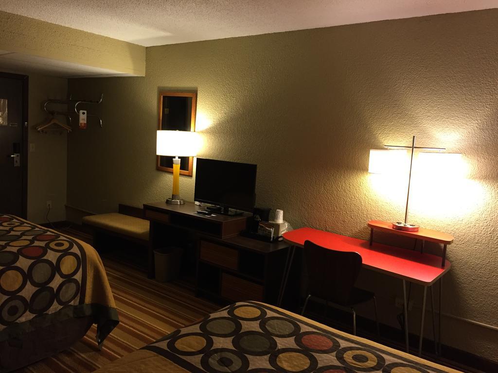 ซูเปอร์ 8 บาย วินด์แฮม เรดฟิลด์ Hotel Redfield ภายนอก รูปภาพ