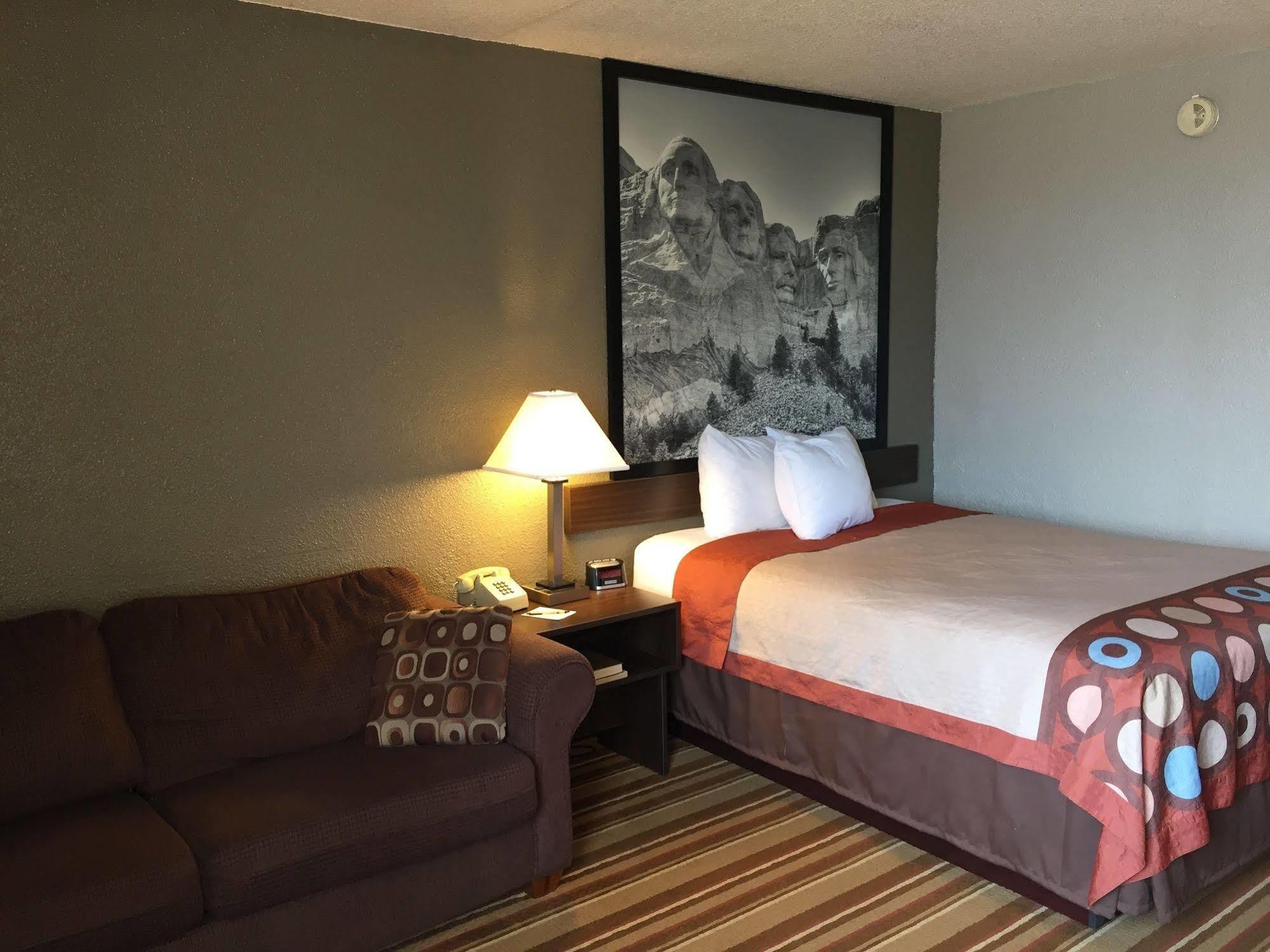 ซูเปอร์ 8 บาย วินด์แฮม เรดฟิลด์ Hotel Redfield ภายนอก รูปภาพ