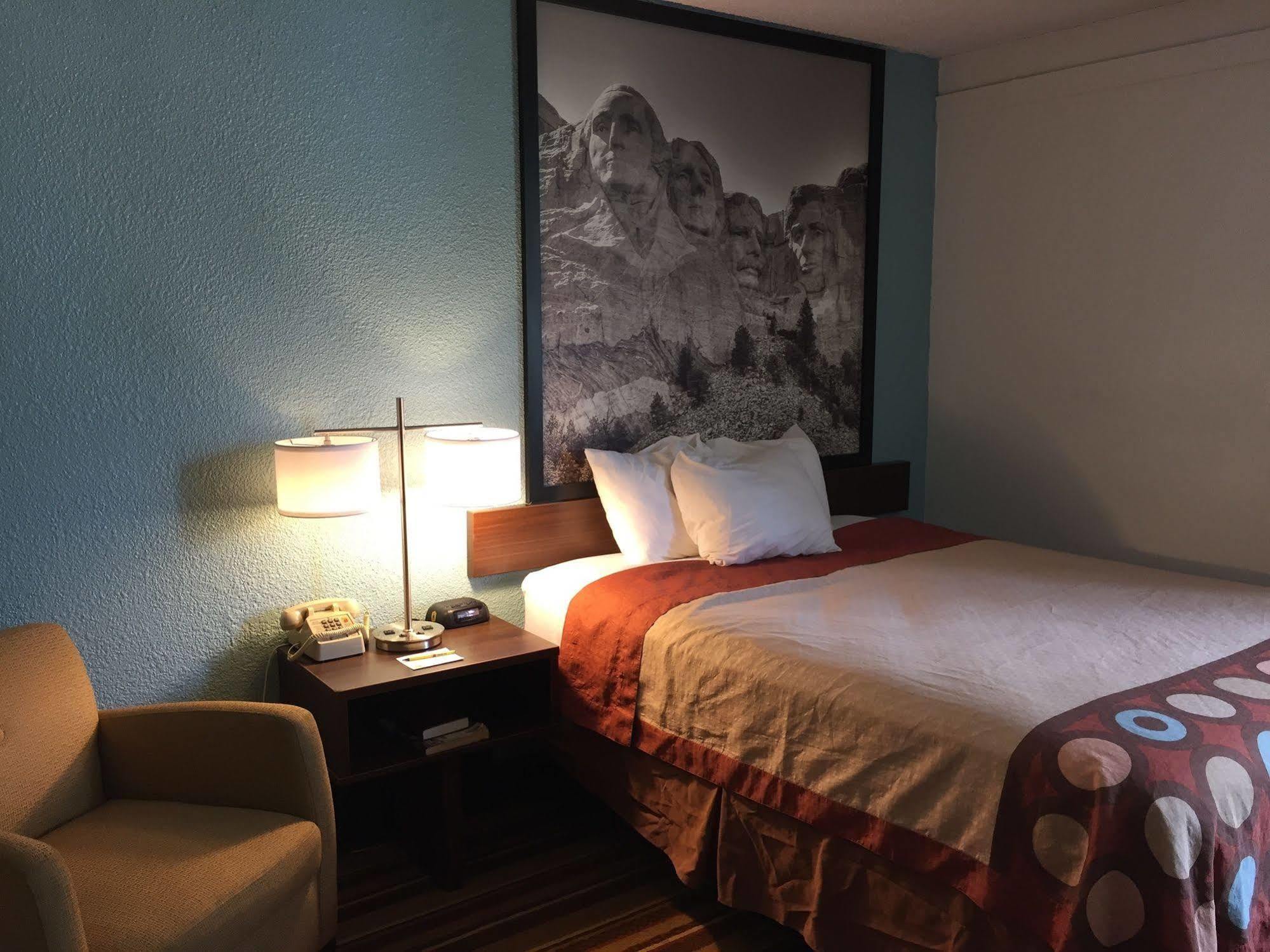 ซูเปอร์ 8 บาย วินด์แฮม เรดฟิลด์ Hotel Redfield ภายนอก รูปภาพ