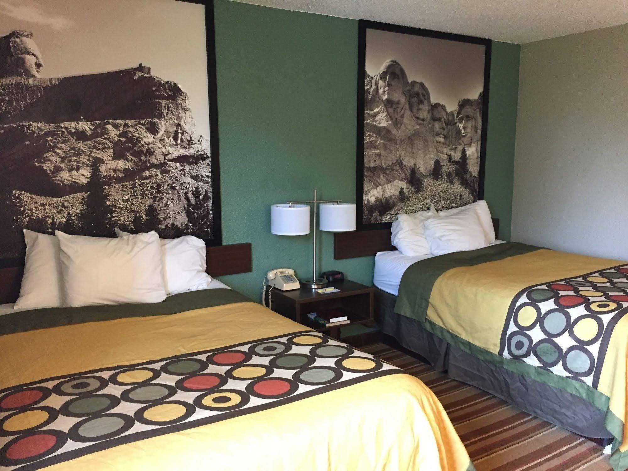 ซูเปอร์ 8 บาย วินด์แฮม เรดฟิลด์ Hotel Redfield ภายนอก รูปภาพ