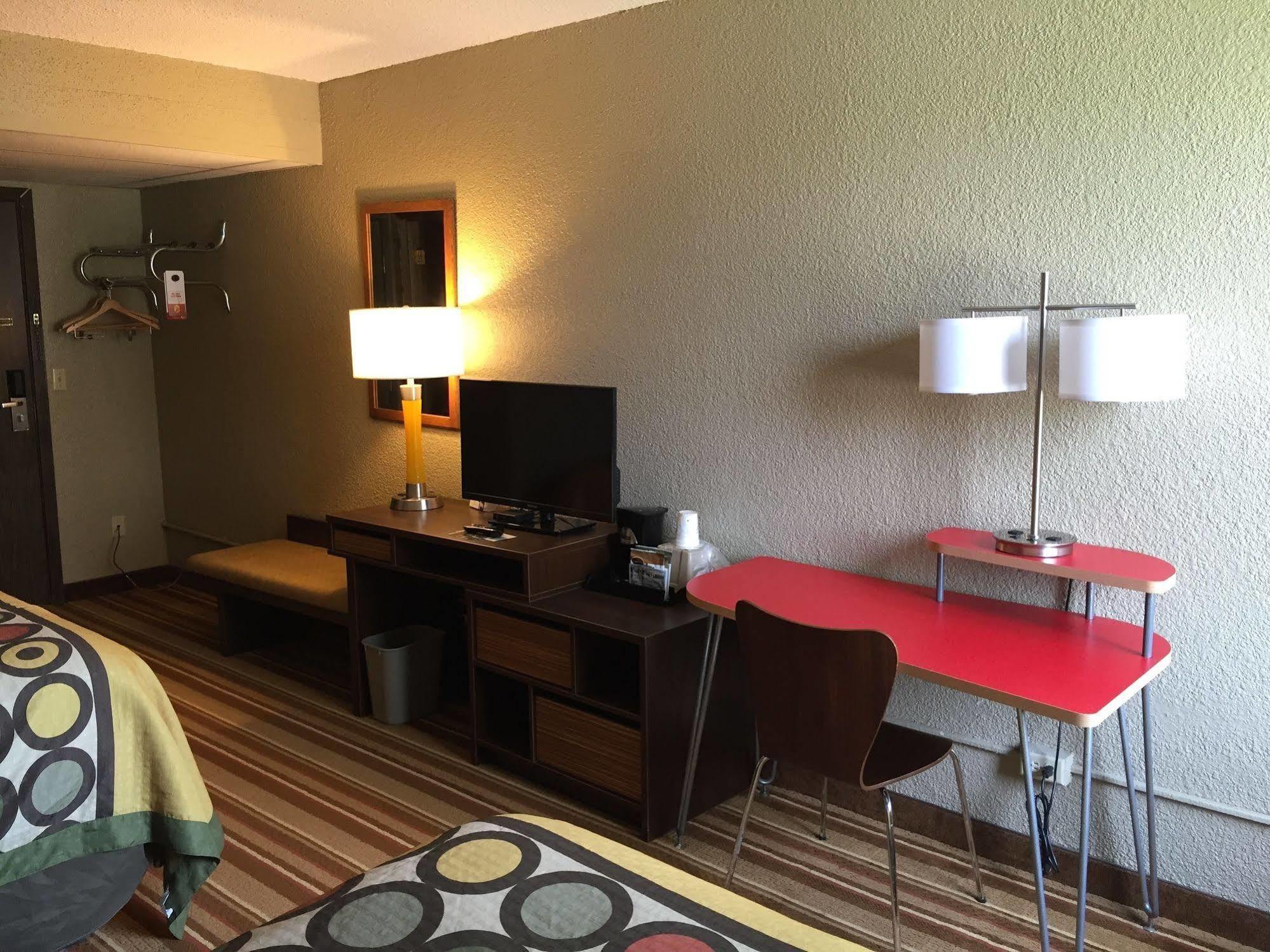 ซูเปอร์ 8 บาย วินด์แฮม เรดฟิลด์ Hotel Redfield ภายนอก รูปภาพ