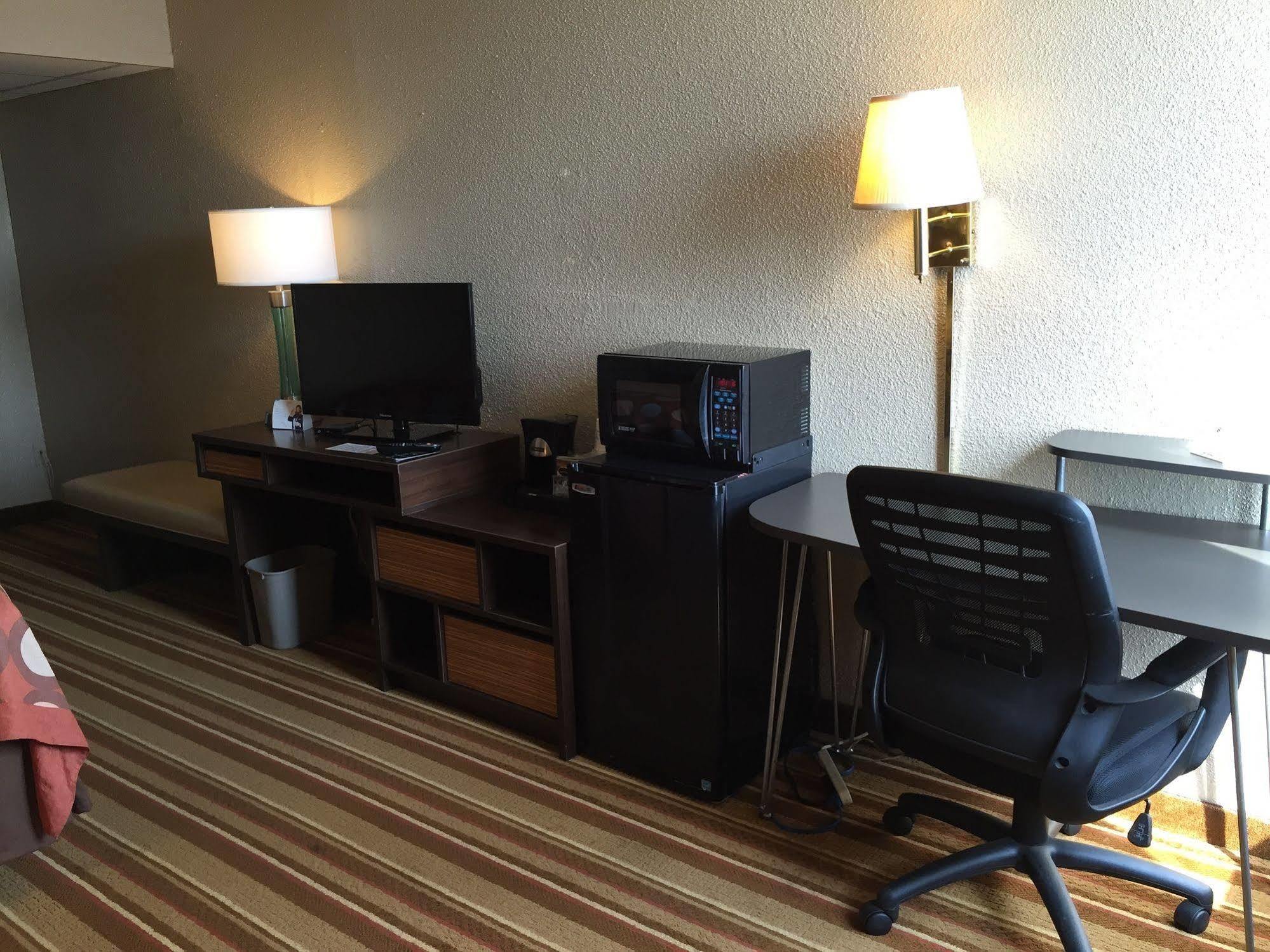 ซูเปอร์ 8 บาย วินด์แฮม เรดฟิลด์ Hotel Redfield ภายนอก รูปภาพ