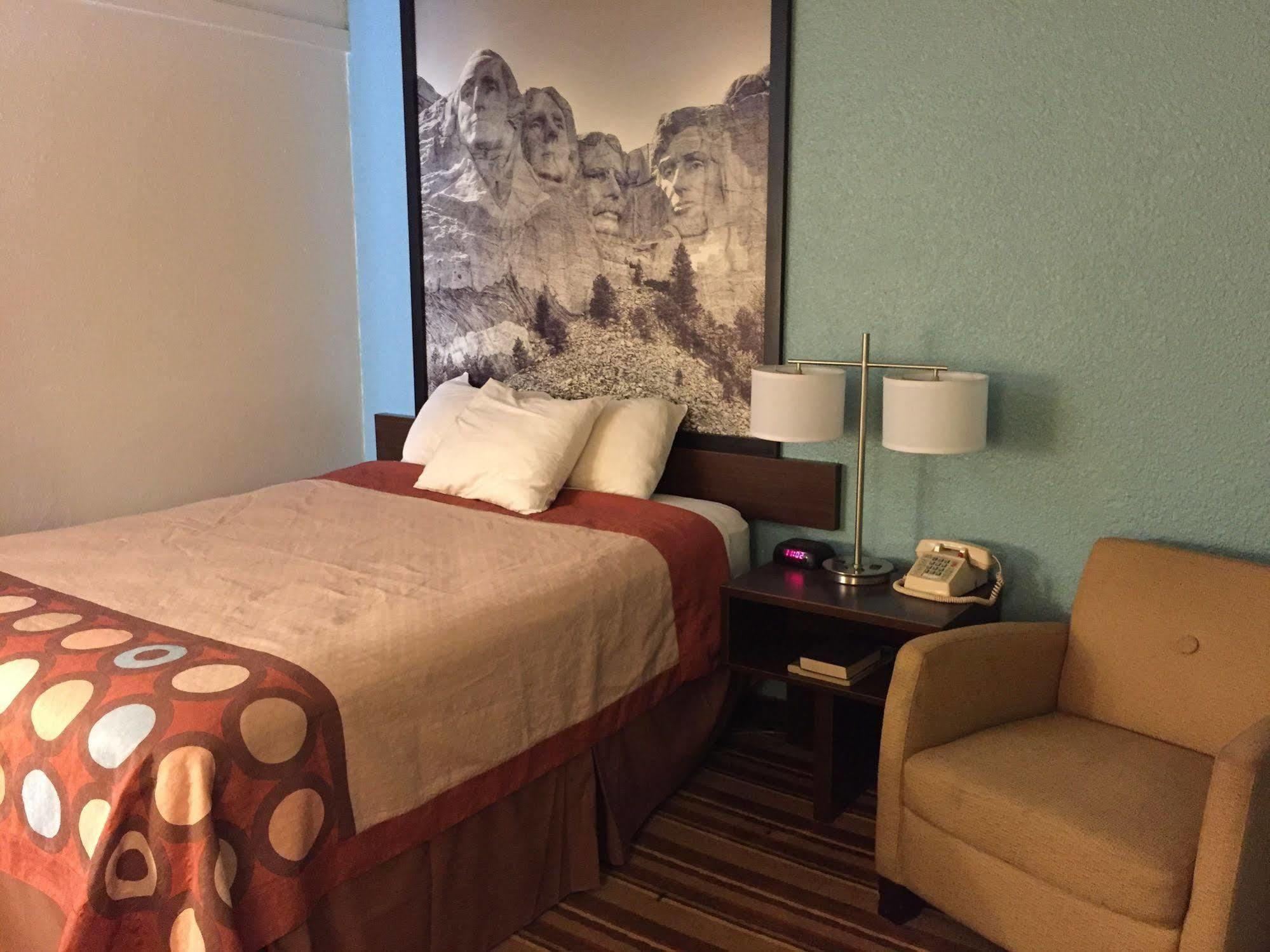 ซูเปอร์ 8 บาย วินด์แฮม เรดฟิลด์ Hotel Redfield ภายนอก รูปภาพ